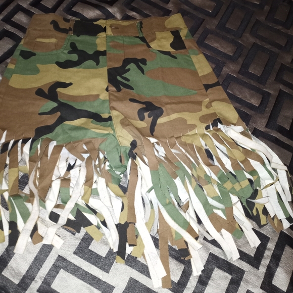 Clothes - Picture 4 of 5